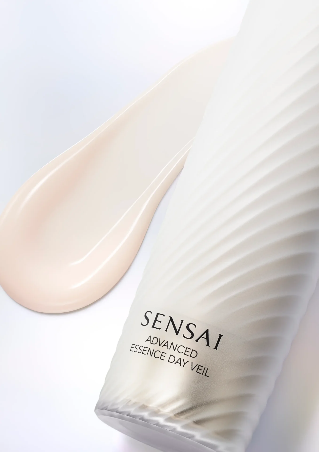Sensai-Advanced-Essence-Day-Veil-protezione-UV-quotidiana-e-pelle-luminosa Essenza viso SPF50 anti-età: Sensai Advanced Essence Day Veil protezione UV quotidiana e pelle luminosa