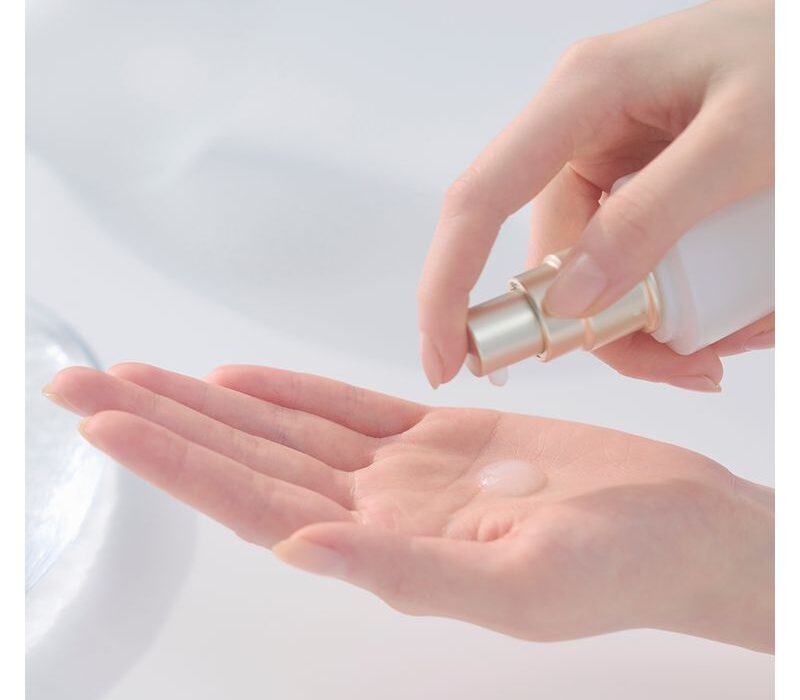 Skincare anti-età pelle fragile: Sensai Comforting Barrier Essence per rafforzare la barriera cutanea