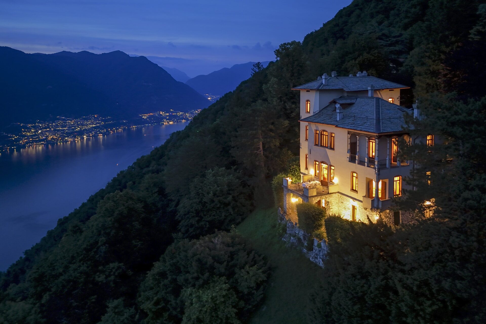 Angelo-cappellini-Villa-Jolanda-a-Brunate-sul-Lago-di-Como Angelo Cappellini & Opera Contemporary: Villa Jolanda a Brunate sul Lago di Como tra design di lusso e artigianalità italiana