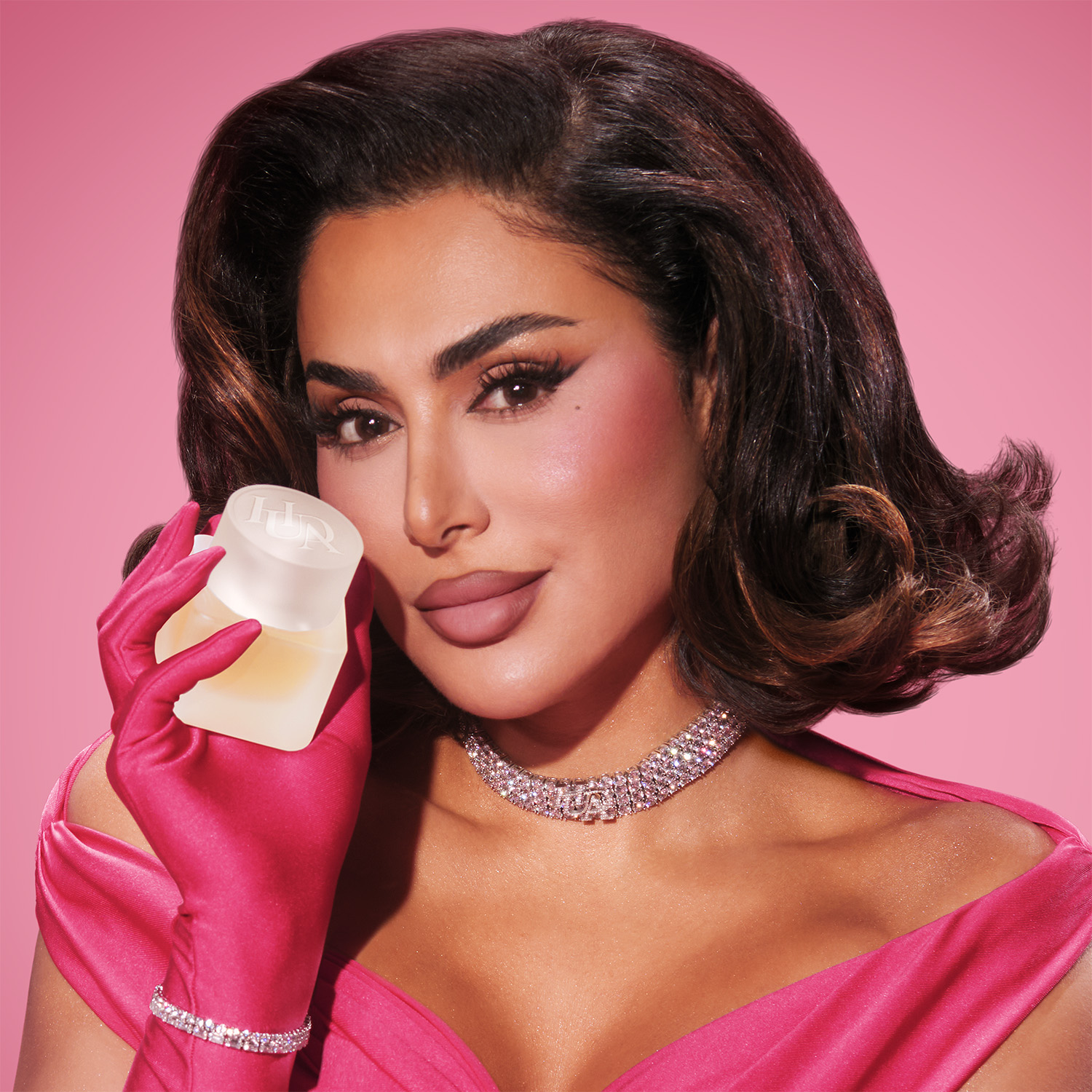 Huda-Beauty-lancia-la-sua-prima-fragranza-Easy-Bake-Intense-Eau-de-Parfum-1 Home