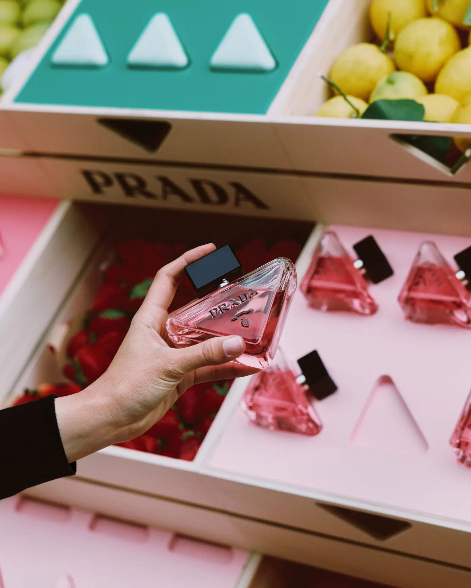 Prada-Beauty_Prada-Spring-Market-2.jpg Prada Beauty Prada Spring Market Milano: evento beauty e makeup a Brera