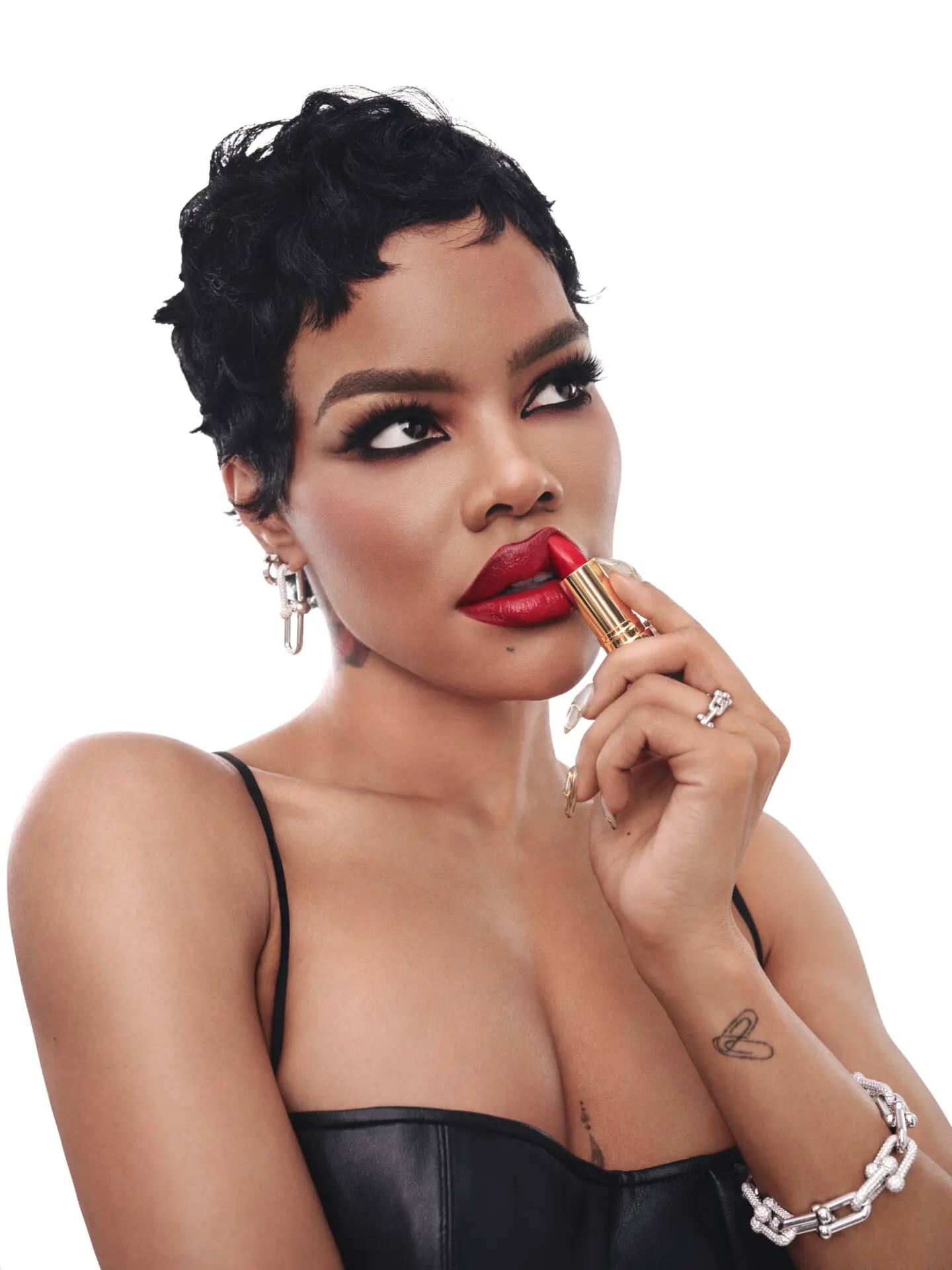 REVLON-Super-Lustrous-Teyana-Taylor-nuovo-volto-della-linea-rossetti-iconica.jpg-1 REVLON Super Lustrous rossetto: Teyana Taylor nuovo volto della campagna beauty