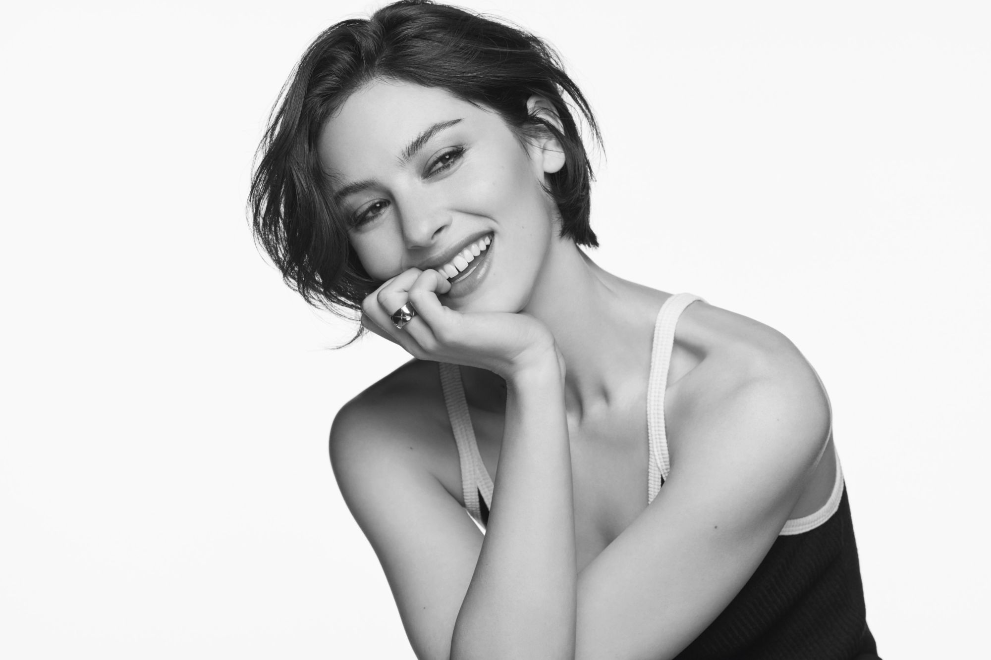 Gracie-Abrams-e-il-nuovo-volto-CHANEL Nuova fragranza Coco Mademoiselle Crush Absolu: Gracie Abrams è il nuovo volto CHANEL