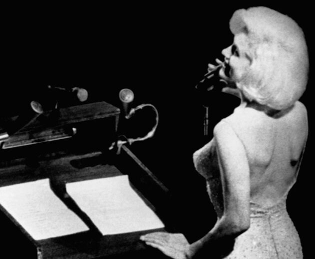 Profumi-iconici-da-Marilyn-Monroe-a-Billie-Eilish-le-fragranze-amate-dalle-celebrita-che-non-passano-mai-di-moda-1-630x517 Home