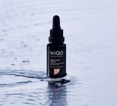 Siero Schiarente WiQo: il trattamento anti macchie viso che illumina la pelle anche in estate