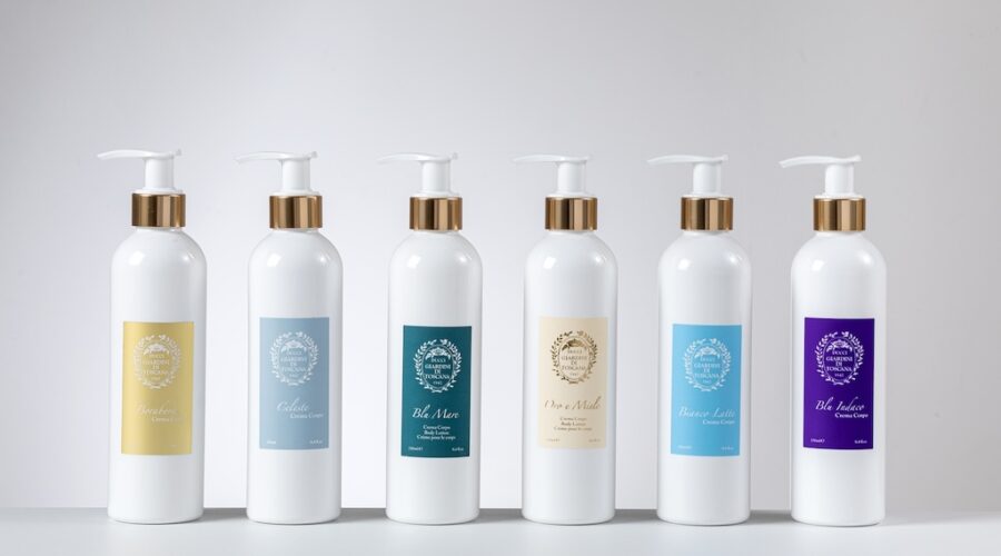 Creme corpo Giardini di Toscana Blu Mare e Oro e Miele con texture idratante e profumazioni ispirate alla profumeria artistica.