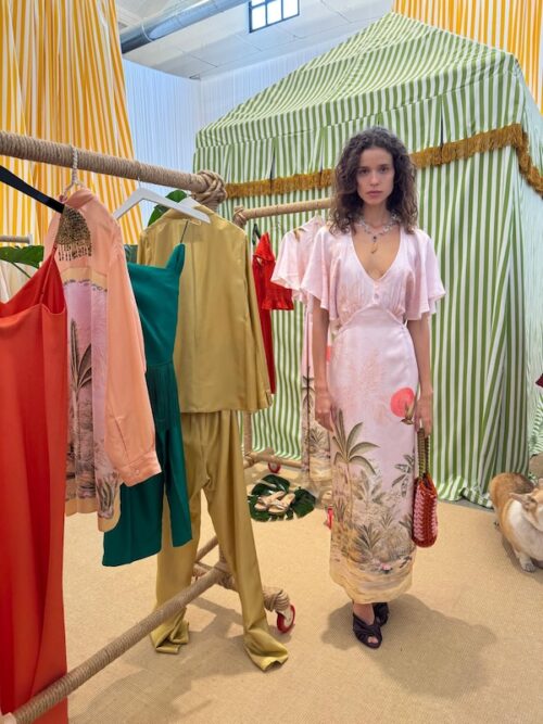 Forte_forte-PrimaveraEstate-2027-LeShoppingNews-1-2-500x667 Forte_forte Primavera/Estate 2027: un viaggio sulla Via delle Spezie tra stampe, seta e artigianalità