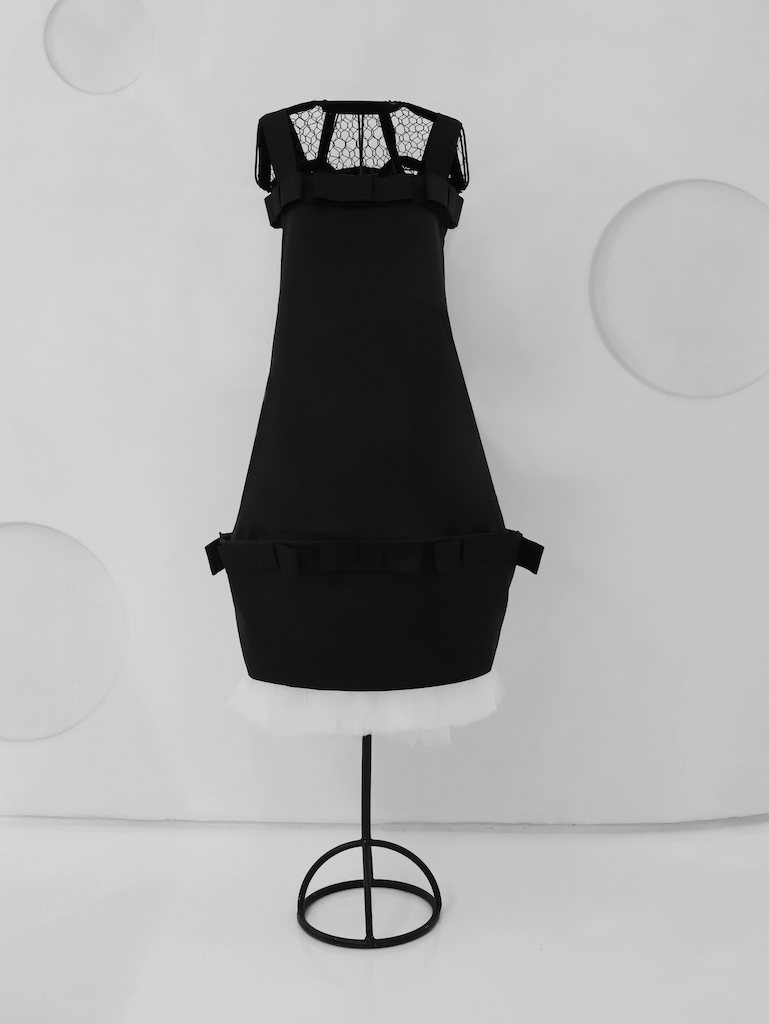 RECERCLE_Vestito L’Arabesque Milano presenta: “Nero. Trama di Connessioni”