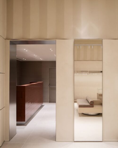Liu-Jo-Retail-Store-6-500x625 Liu Jo cambia volto a Milano: il nuovo store è un capolavoro di design tra archi e specchi