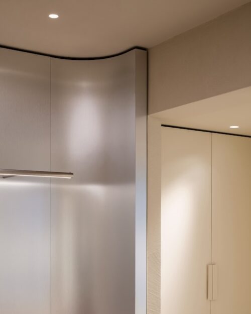 Liu-Jo-Retail-Store-9-500x625 Liu Jo cambia volto a Milano: il nuovo store è un capolavoro di design tra archi e specchi