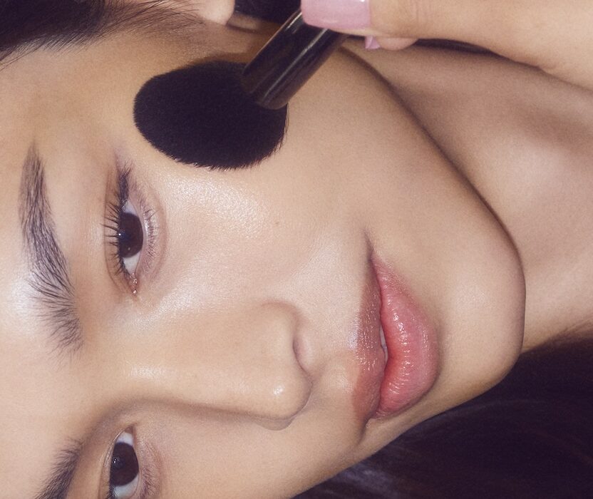 Chanel Spring Summer 2027: il beauty look del backstage tra pelle luminosa e dettagli preziosi
