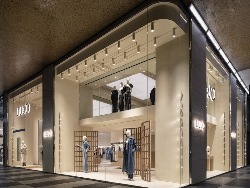 Liu-Jo-Retail-Store-Vetrine-1-7qicdsrhw5lpd1gl22g7gm2gsz2pzvp0pg81q3j3hkq Home
